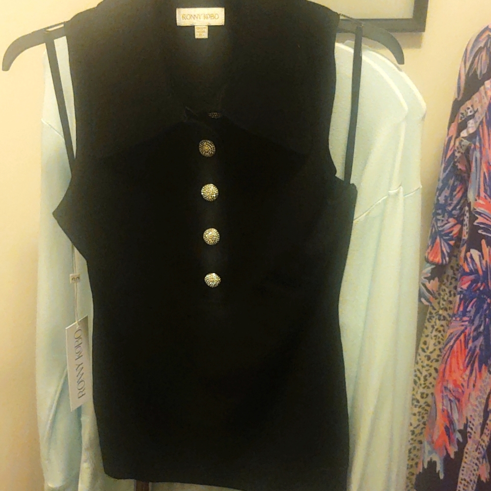 Ronny Kobo blk sleeveless collar knit top with rhinestone buttons sxM NWT